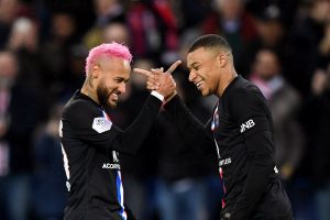 Neymar and Mbappe celebrate together